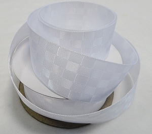 Лента атласная с текстурным рисунком , (2,8 см ,15 ярд )