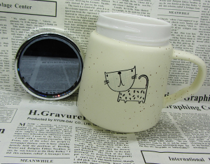 Чашка керамическая с крышкой ( 450 млл)