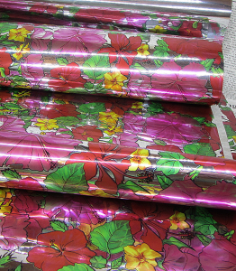 Пленка фольгированная  для упаковки цветов , подарков,декора.( 70х3000 см )